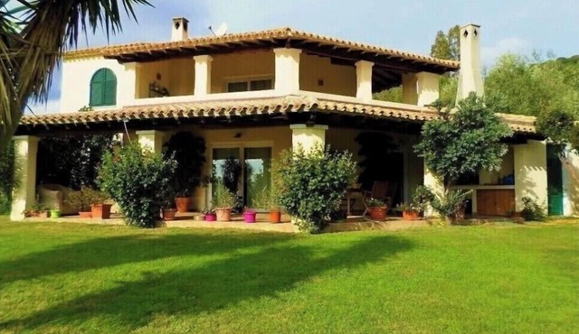4 rooms. 2 km from the beaches of chia. rifinitissima. equipped. max privacy in Chia