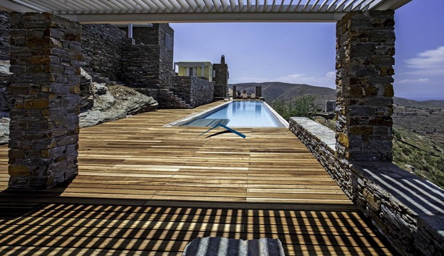 5 houses with a large swimming pool, ideal for large groups or families