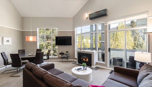 5 star unit at Base of Mountain. Executive Condo- Walk to lifts. NOTE: POOL CLOSURE TILL OCT 2026 in Whistler