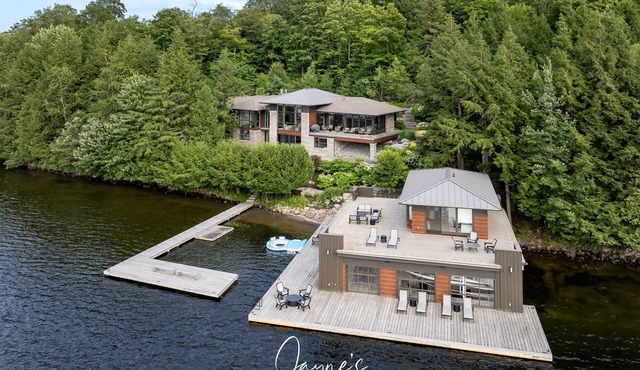 7 bed 5 bath luxury cottage in prime location on Lake Rosseau in Minett