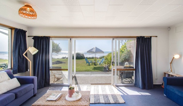 Absolute Beachfront - Waimarama Holiday Home in Waimarama