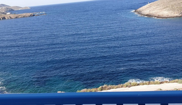 Admiral's villa at loutra kithnos