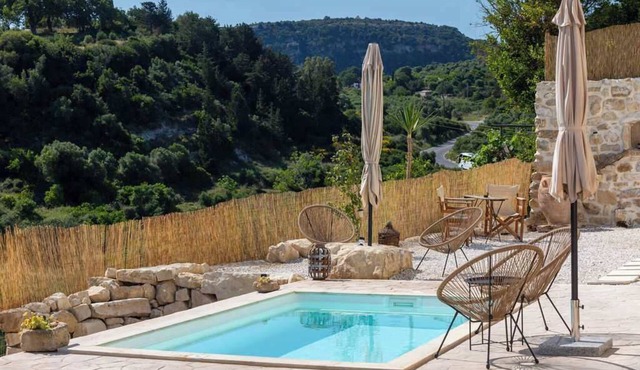 Aerida GuestHouse Of Stone, Maria & Natalia Suites