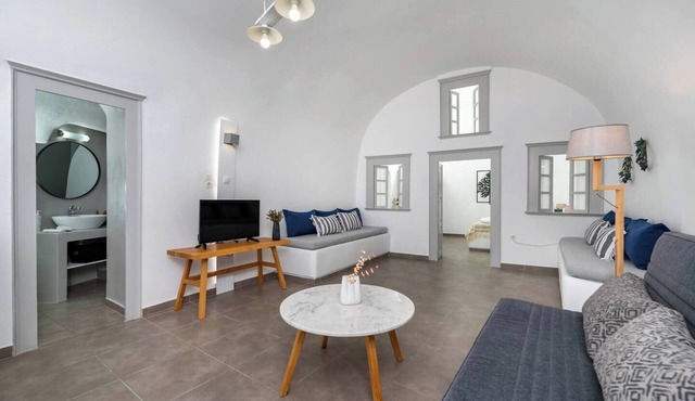 Aidani Cave-Messavoli Residences