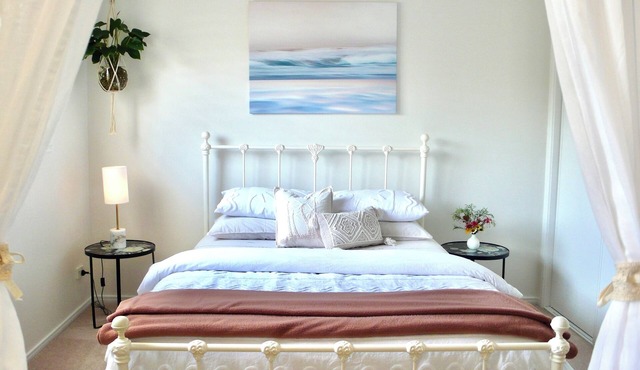 'Alba Bella' ~ Tranquil Sunrise Beach Apartment. Cosy~ Elegant~Modern~Spacious in Sunrise Beach