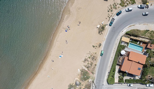 am Strand mit Pool für eine oder zwei Familien by Interhome