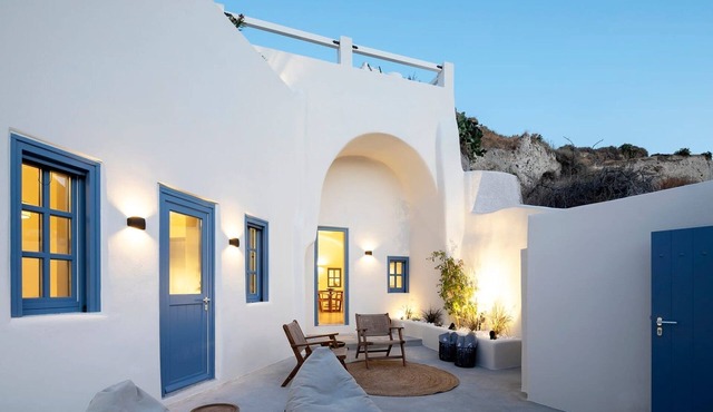 Amazing Santorini Suite | Ananke Suite | Private Hot Tub | Spacious Furnished.