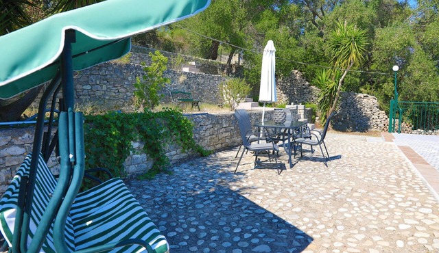 Antigoni Villa Tria in Longos