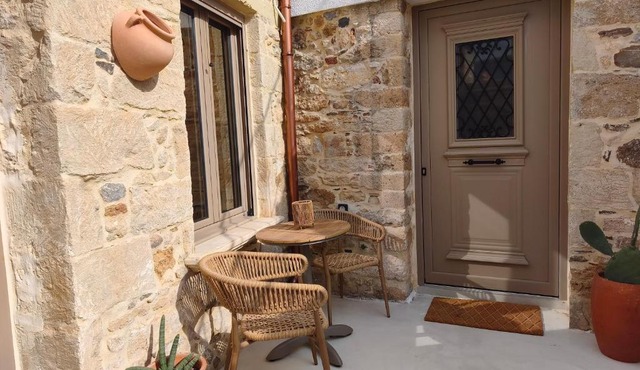 ARETOUSA Private Village Suite