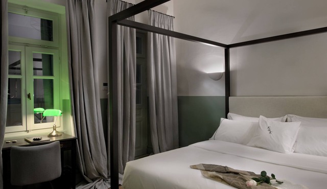 Athinaidos Noble Suite by K&K