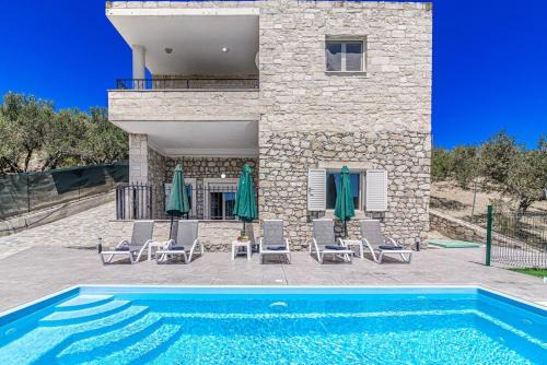 Aurora Stone Villa With Private Pool