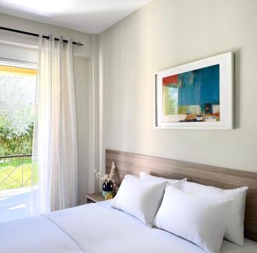 Avra Yard Suites