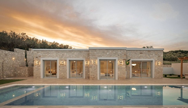 Ayali Villa I, a divine luxury homestay! Private Pool & Outdoor Whirlpool