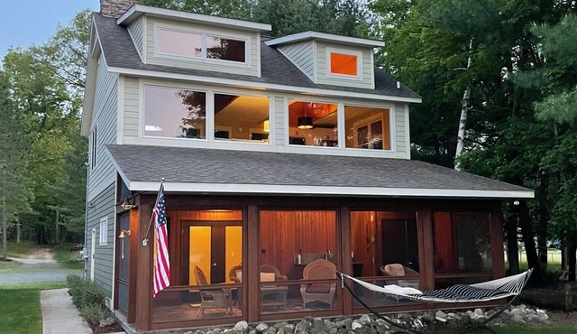 Beachfront 2 Bed/1 Bath on Big Star Lake w/dock access and pristine beach. in Baldwin