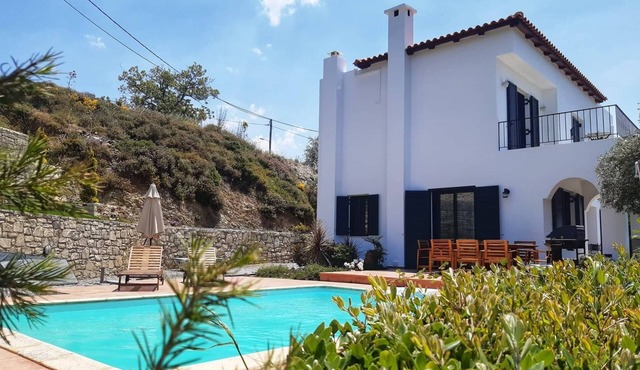 Beautiful 4 bedroom villa with private pool