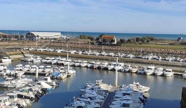 BEAUTIFUL WATERFRONT APARTMENT - BREATHTAKING MARINA AND SEA VIEWS! in Courseulles-Sur-Mer