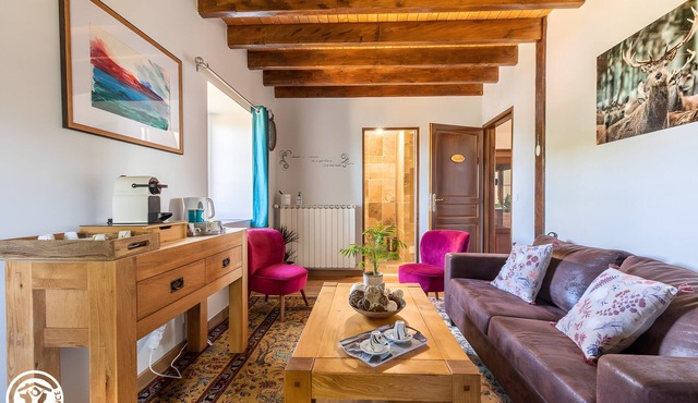 Bed and Breakfast 'Chambre Raphaël' with Mountain View, Wi-Fi and Air Conditioning in Singles