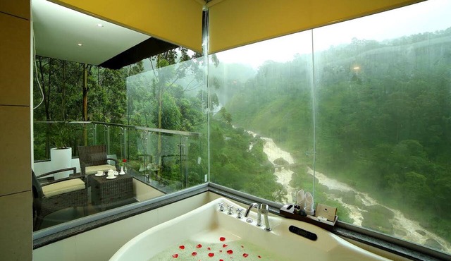Blanket Hotel and Spa in Devikolam