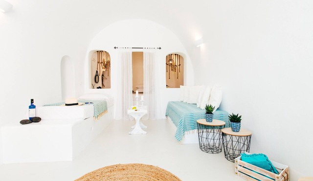 Blessed Blue Boutique Cave Suite in the heart of Oia