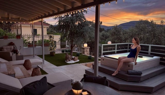 Blue Topaz Spa Cottage - Private Jacuzzi Retreat