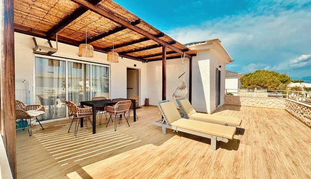 Boho Nomad - Seaview Detached House - Private terrace