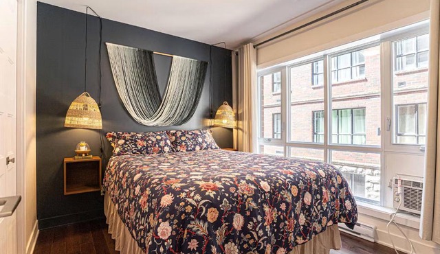Boho Themed 2BR with Parking & Gym Near Downtown & Airport in Montreal