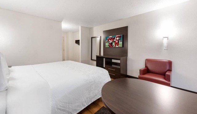 Budget-Friendly & Practical Room Near Polaris Fashion Place + Pet-Friendly Space in Columbus