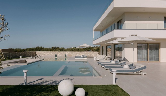 Calòre Villa II, Close to Beach, Gym, Sauna & Cinema