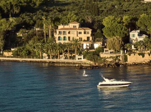 Calypso Suites & Villas