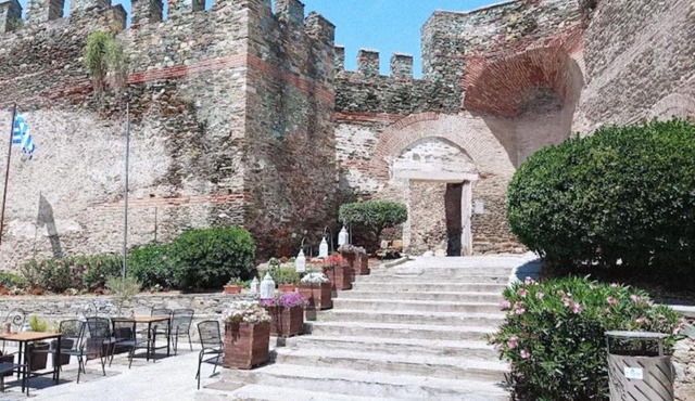 Center Pasha's Gardens Lux rooms Ιpirou 4 Agios Pavlos in Thessaloniki