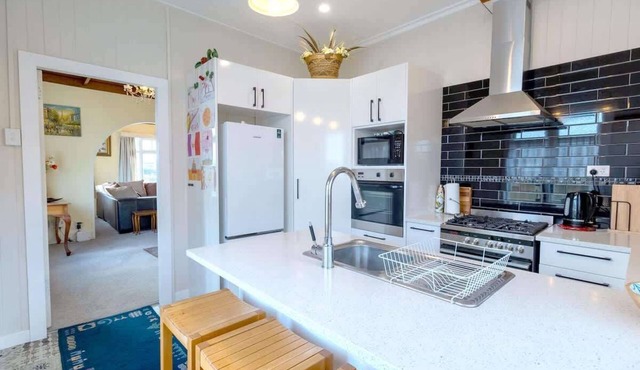 Central Villa - Character Home, Walk to CBD in Rotorua