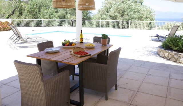 Charming 2-Bed Villa with Private Pool, Garden & Sunning Sunrise Views