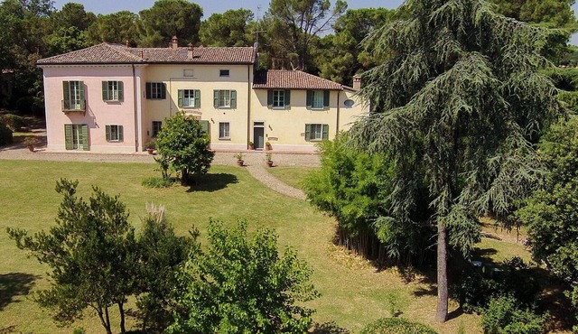 Charming apartment "Natalia" in historical Villa Calanco on the hills of Dozza in Dozza