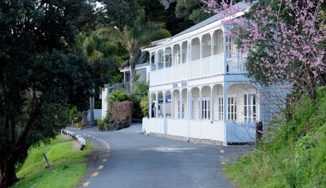 Charming Beachfront Retreat at Bay View – Step Back in Time by the Sea (Flat 2) in Opua
