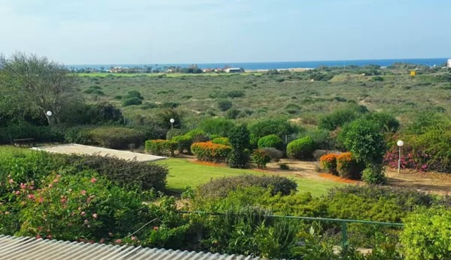 Charming cottage with garden and sea view in area with gym and pool in Caesarea in Caesarea