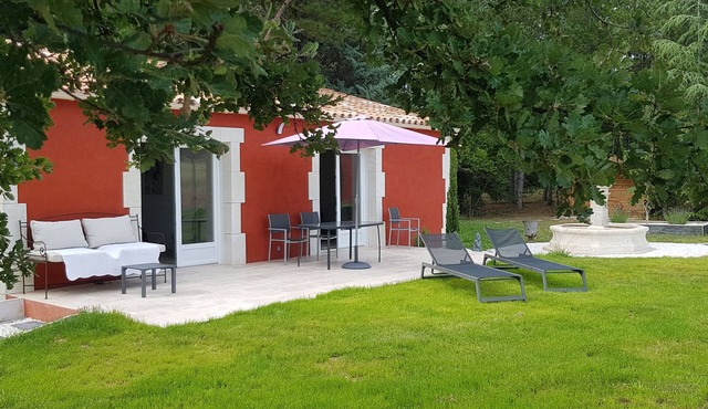 Charming house classified 4 stars in Luberon Protected Natural Regional Park in Roussillon
