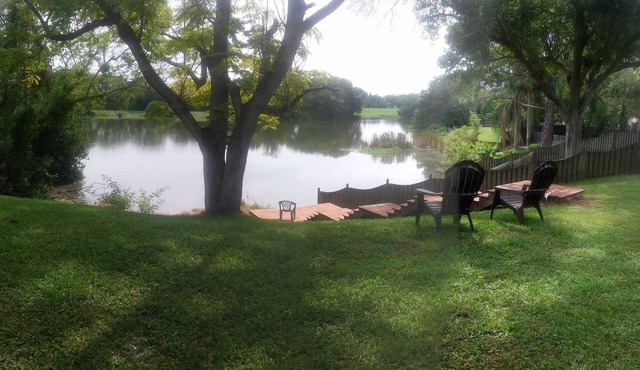 Charming Lakefront Studio w/Lanai & Dock in Lakeview Village in Brandon