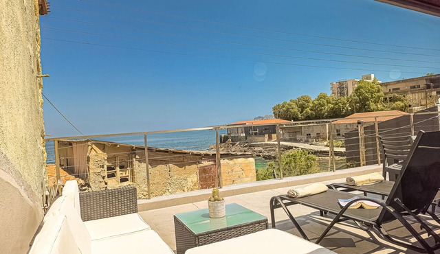 Charming Old Tannery House with Spacious Veranda and Stunning Sea View!