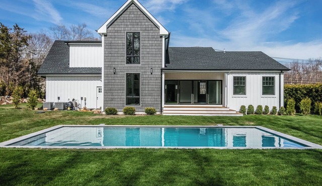 Chic North Fork Haven with Pool & Firepit - Minutes from Beaches, Wineries. in Mattituck