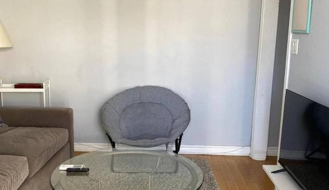 Comfortable 2-bedroom Apartment in Laval, 2 Parking Spaces, Optional Car Ren in Laval