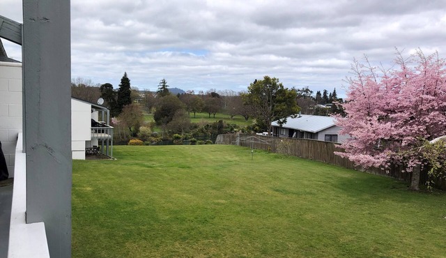 Comfortable, attractive Greens Landing Apartment in Taupō