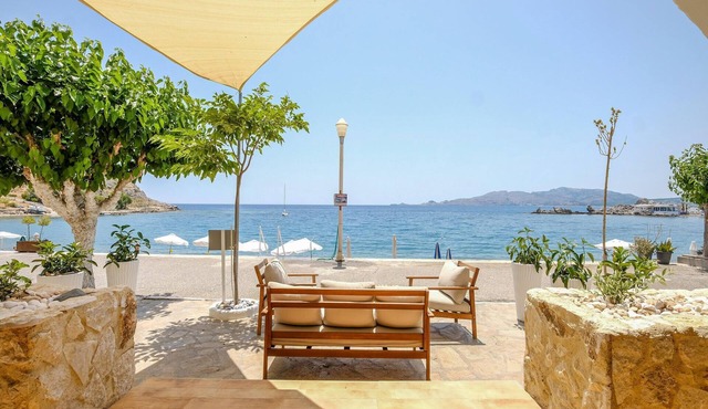 Comfortable holiday home with terrace in Charaki