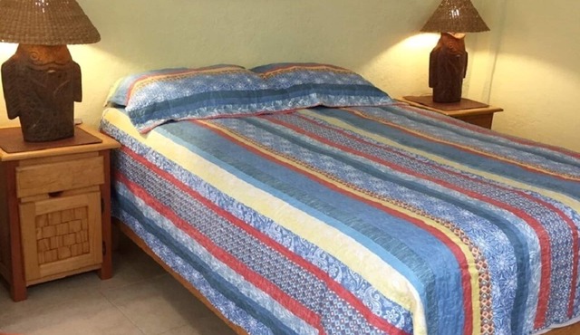 Comfortable studio on ground level with full kitchen near pool in Zihuatanejo