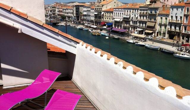 Contemporary bright apartment on Quai Royal with large terrace Sèt in Sète