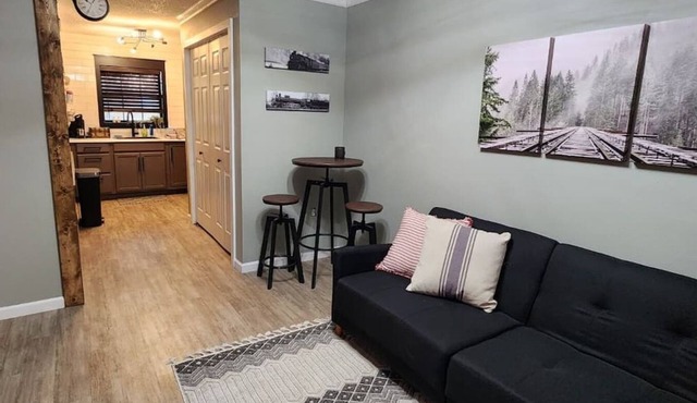 Cozy & Convenient Bungalow - Downtown & HPU in Brownwood