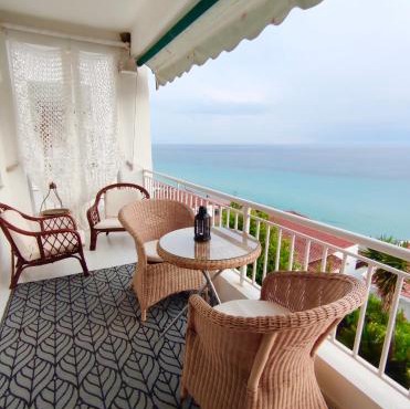 Cozy Seaview Apartment