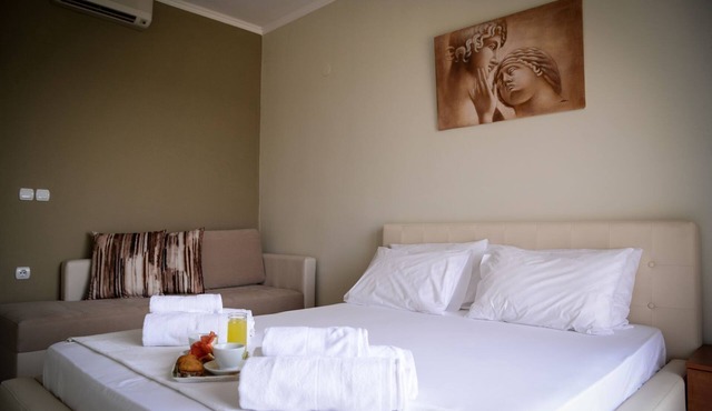 Crown Hotel in Kassandra