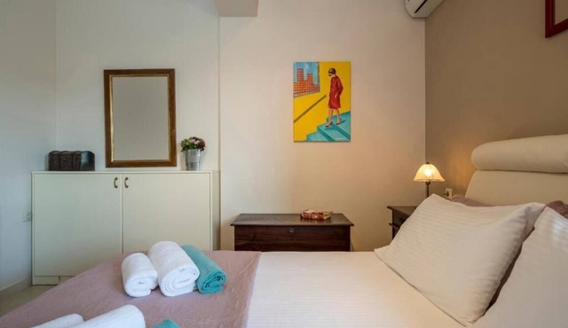 Danae's House Elegant Residence in Chalepa, Chania