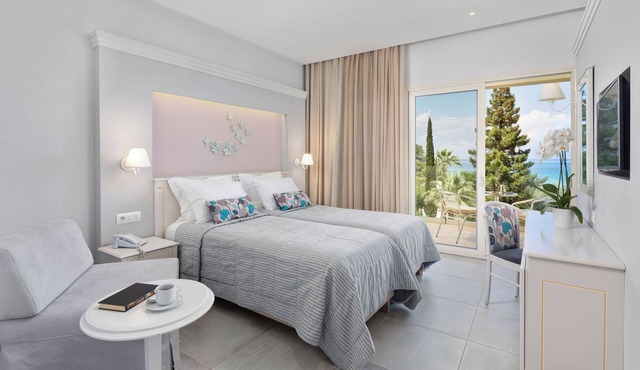 Delfinia Hotel