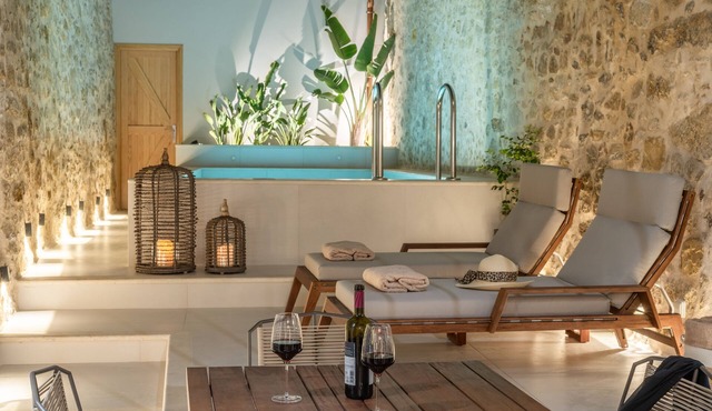 Dianthus Residence, Heated Pool & in-pool Whirlpool